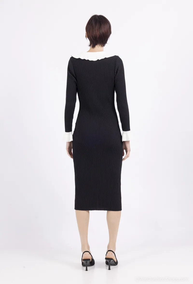 Langes Kleid mit einer geknöpften Lasche