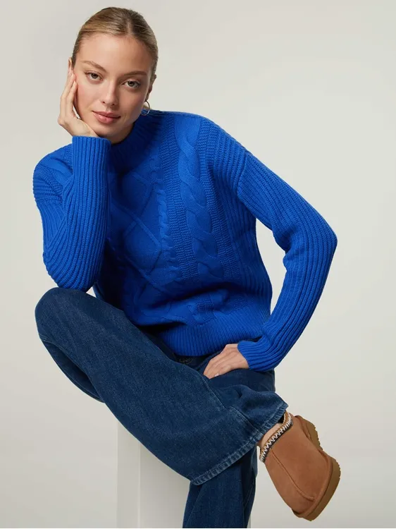 Strickpullover mit Zopfmuster